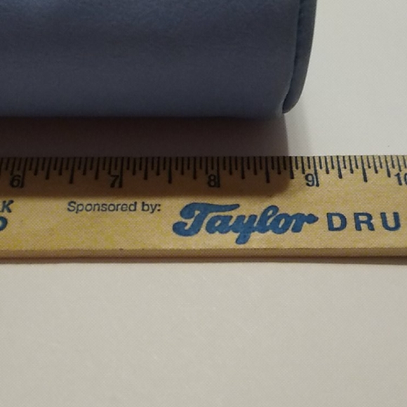 Nwt Deluxe Round Pouch - Picture 2 of 10